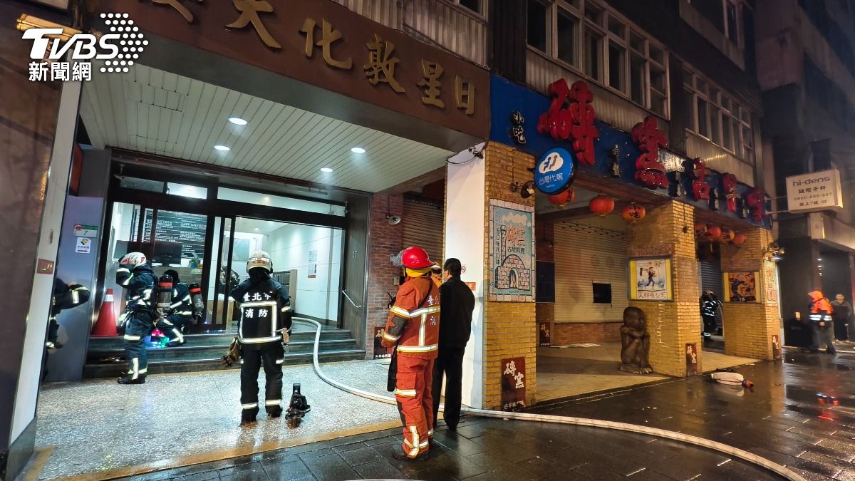 大樓警衛打趣道，黃仁勳每年回來都會來吃，「沒想到昨晚剛吃完，清晨就『火』了，真的是越吃越旺。」（圖／陳冠宇攝）