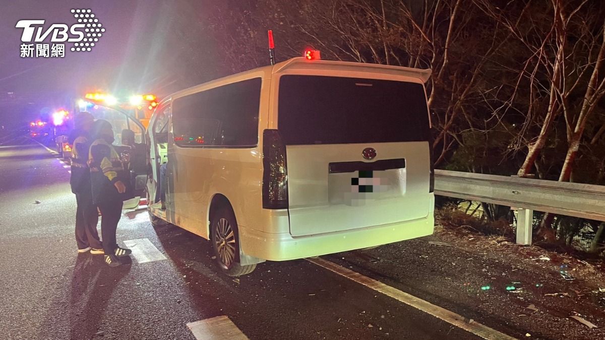 3車不知何故連環追撞。(圖/TVBS)