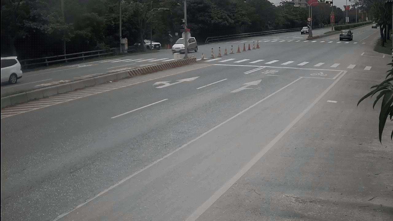 小客車暴衝畫面曝。(圖/TVBS)