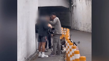 簡姓大學生與馬姓男子發生拉扯後，成功將其壓制在地（圖／翻攝Threads_worthless0309）