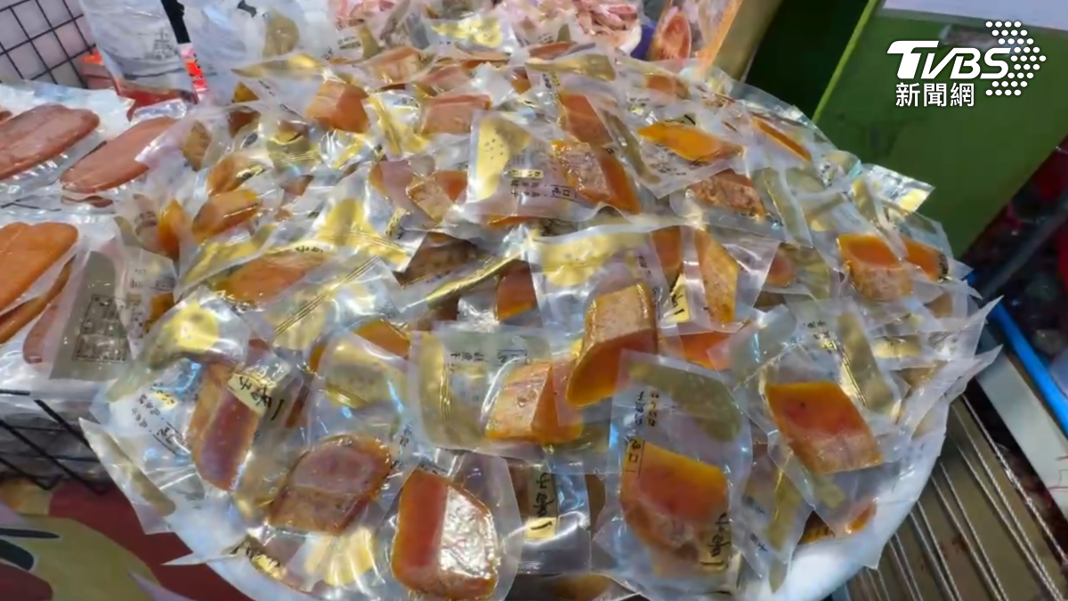 烏魚子按照等級,5-6兩約每斤2千到2500元左右,8兩以上價格則落在每斤3000~3800元(圖/TVBS)