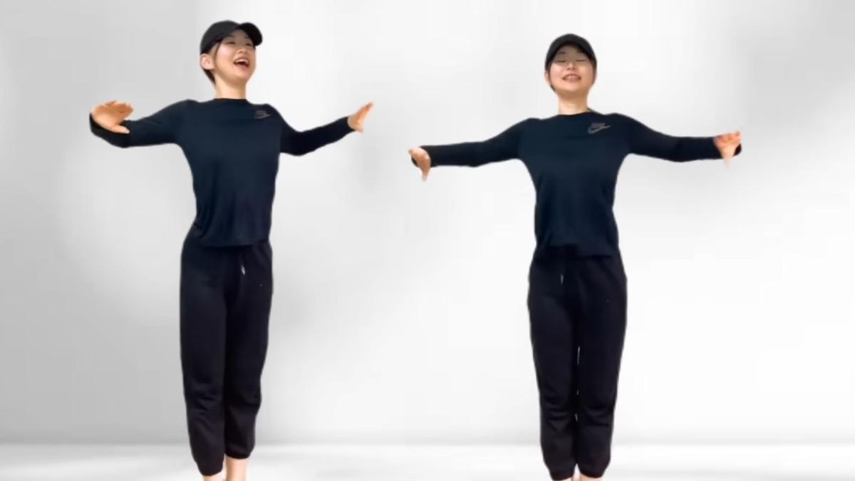雙手與肩同高、手肘彎曲,隨節奏雙手往前推。(圖/翻攝自ino23518 yt)
