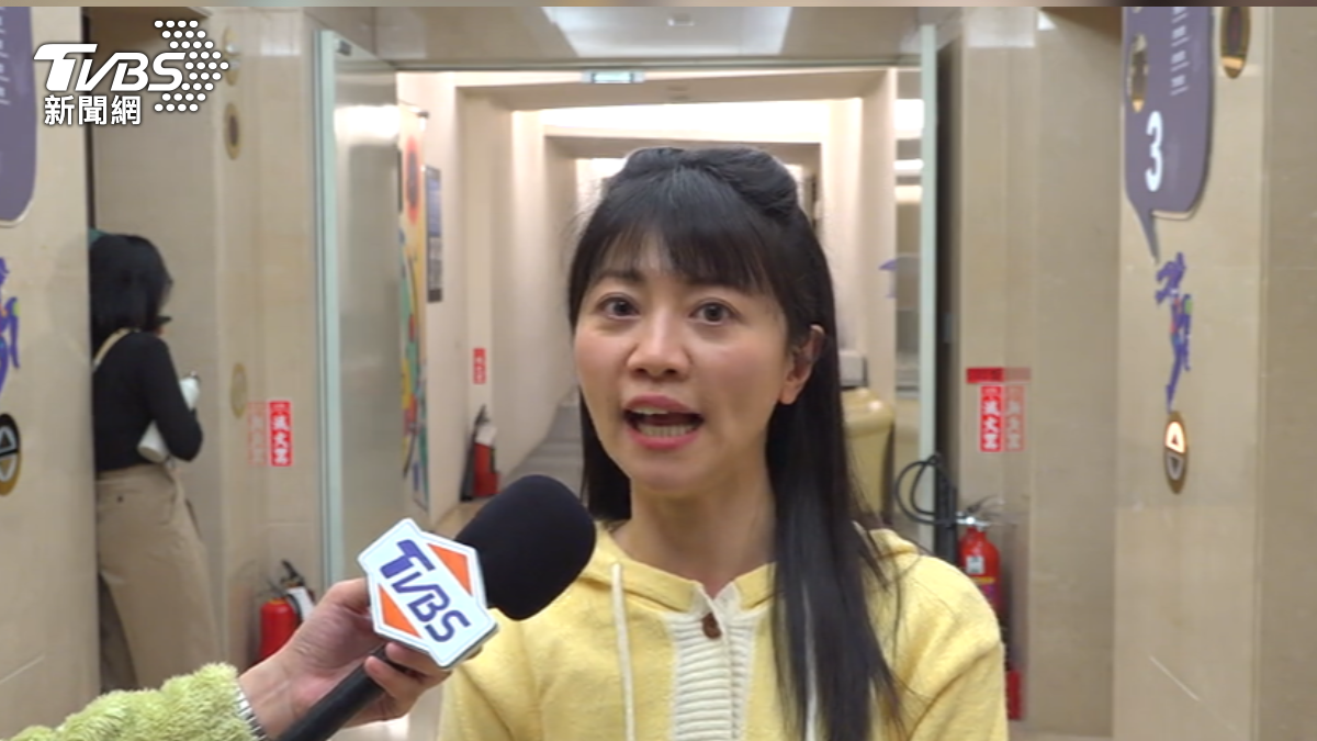 高嘉瑜勤跑基層拚回鍋議員,喊話盼外界給予「重新做人」的機會。(圖/TVBS)