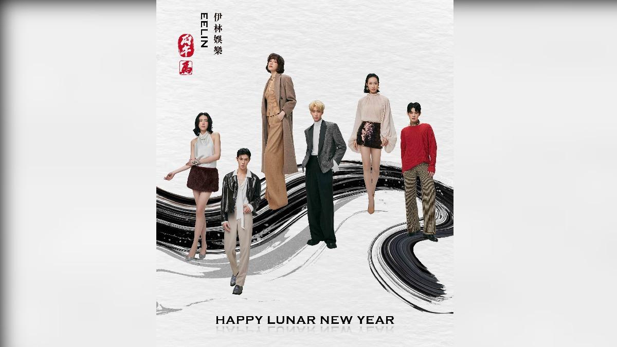 呂亞璇(左起)、吳文中、蔡淑臻、金雲、劉樸、王靖惟拍攝賀卡。(圖/伊林娛樂提供)