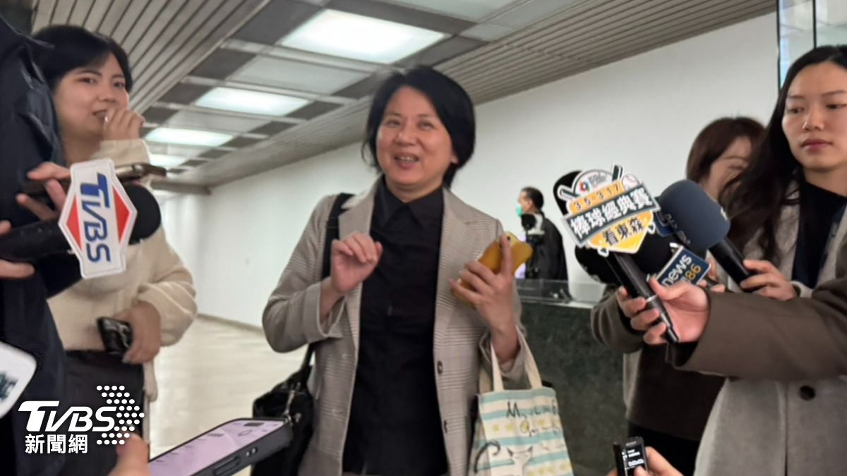 邱慧洳也受訪表示,秉持開大門、走大路的心情與另兩個政黨合作、溝通。(圖/劉庭宇攝)
