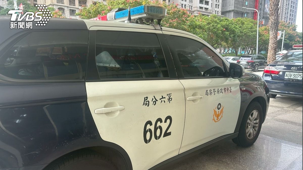 鑑識小組立刻到場勘驗,初步排除外力介入。(圖/林冠丞攝)