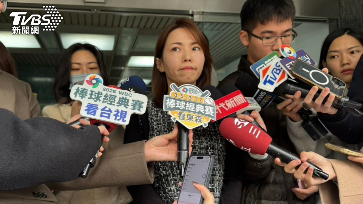 民眾黨團主任陳智菡今天上午在中央黨部前受訪。 (圖/劉庭宇攝)