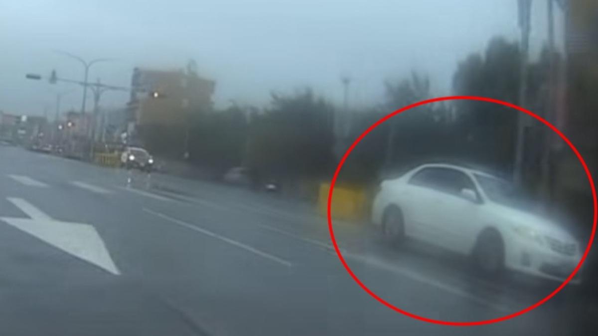 快訊/中壢槍響!汽車派出所前拒捕衝撞 警連轟12槍仍在逃