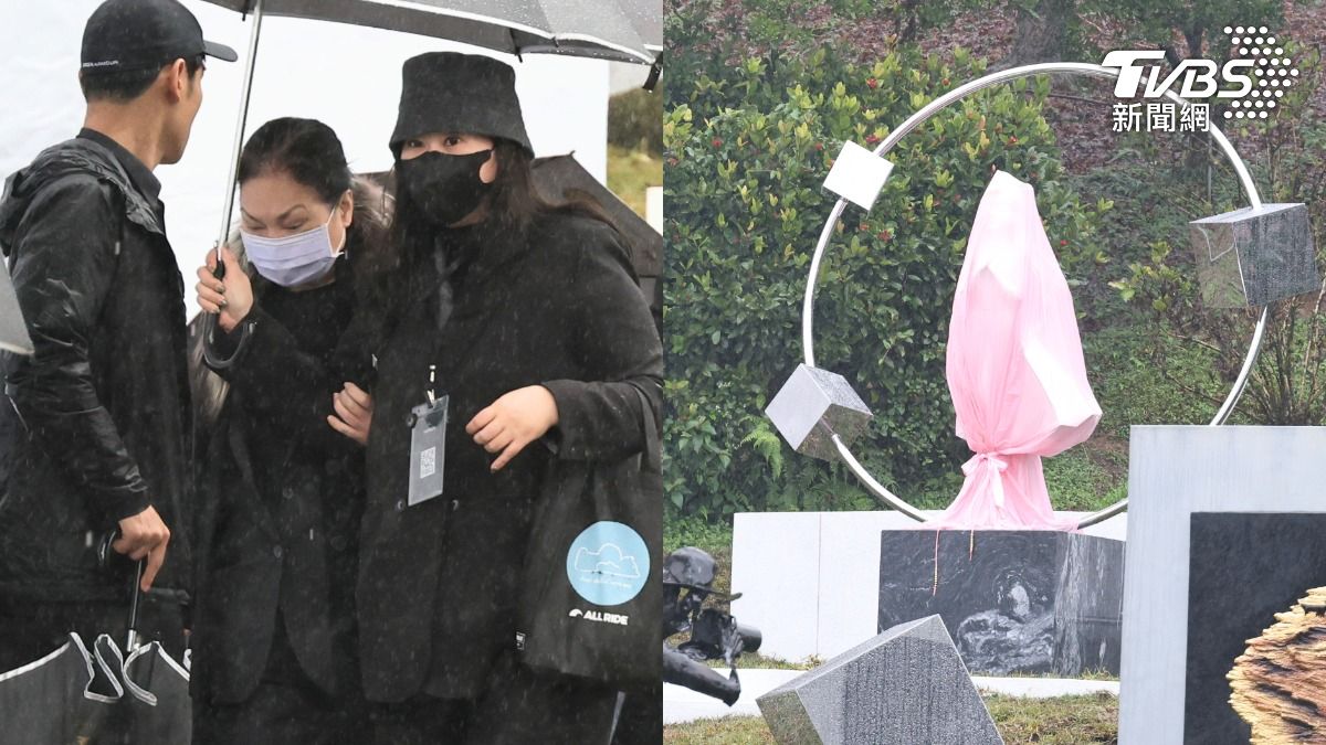 大S忌日週年雕像揭幕!紀念碑刻上「S」 S家全到齊