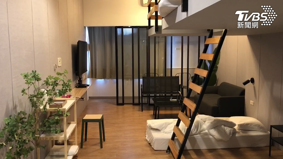 台南中西區1家民宿，被鄰居控訴住客常在夜間喧嘩、唱歌，吵鬧的聲音，報警噪音問題多達380筆，鄰居受不了告上法院（圖／TVBS）