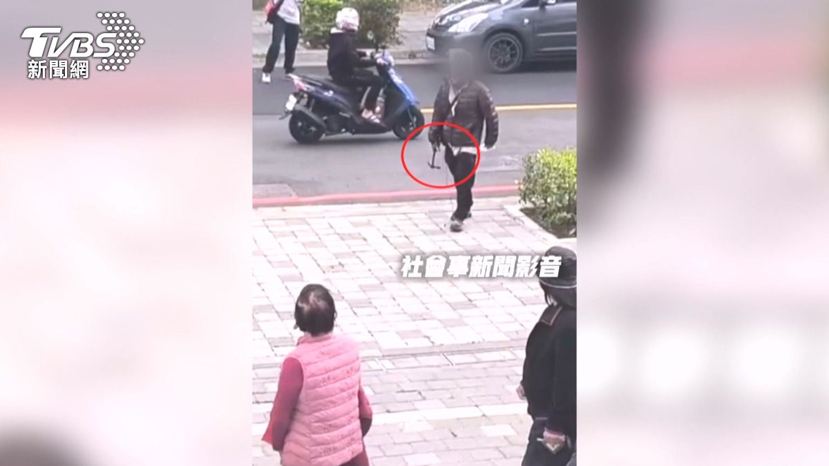 佛寺正在舉辦寒冬送暖活動發放物資。據了解,疑似因排隊或領取物資過程中起了口角衝突。(圖/社會事新聞影音)