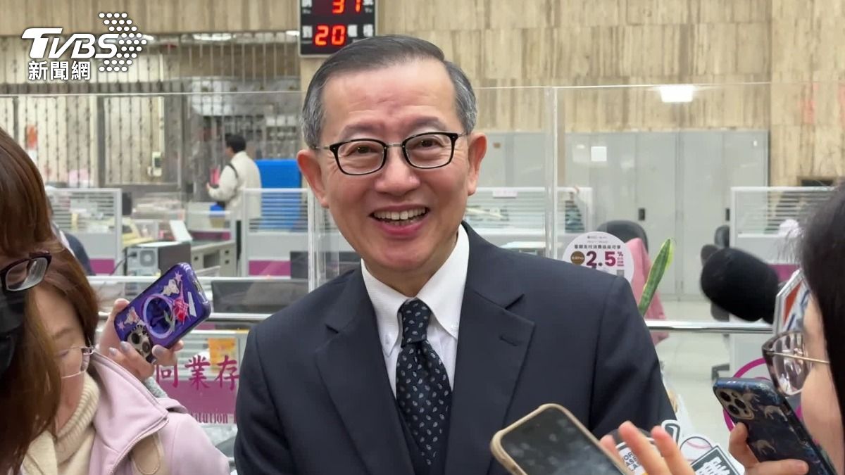 台灣銀行貴金屬部經理楊天立表示，目前的跌幅還算合理，更預估未來一兩個月將持續整理。（圖／TVBS）