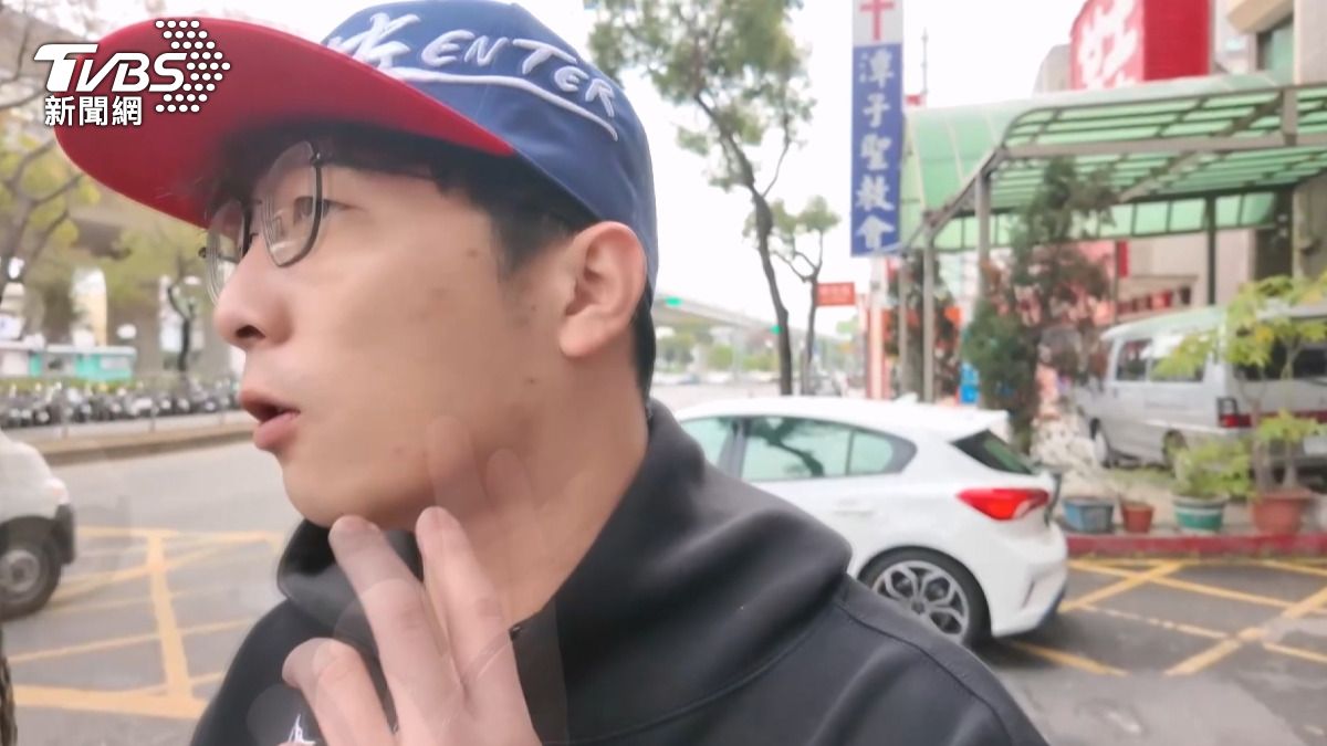 對方竟激動地對他動手攻擊。他指出,自己的左側臉頰遭到攻擊。(圖/民眾提供)