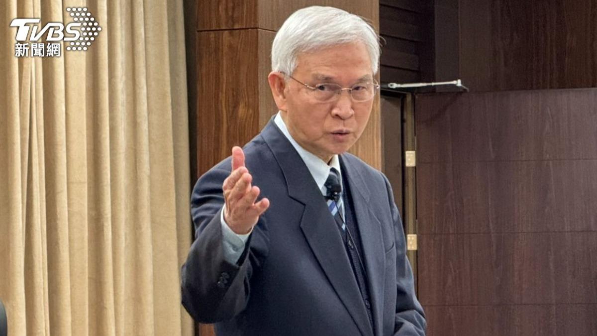 針對匯率從去年底開始溜滑梯，楊金龍回覆，主要是受到國際股匯市的影響。（圖／TVBS）