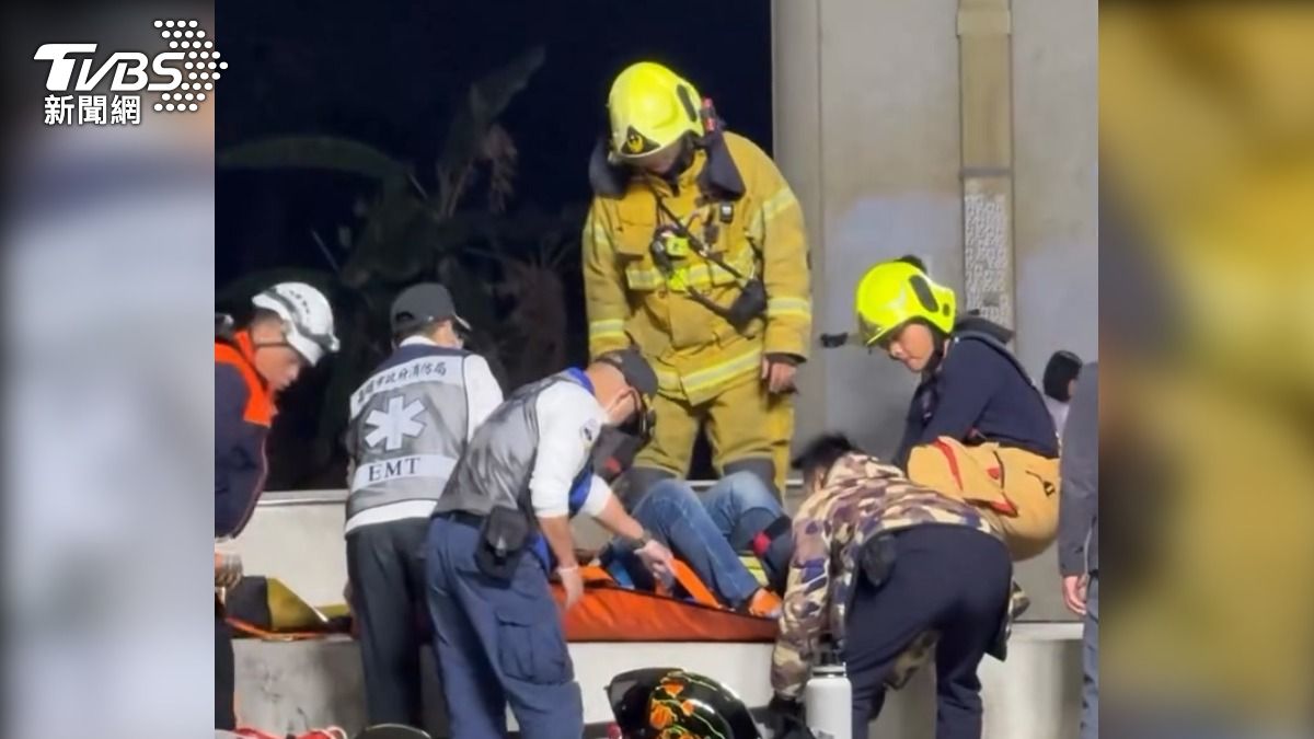 救護車獲報後抵達現場,只見男子躺在滑板場內痛得無法起身。(圖/翻攝Threads_lakai73)