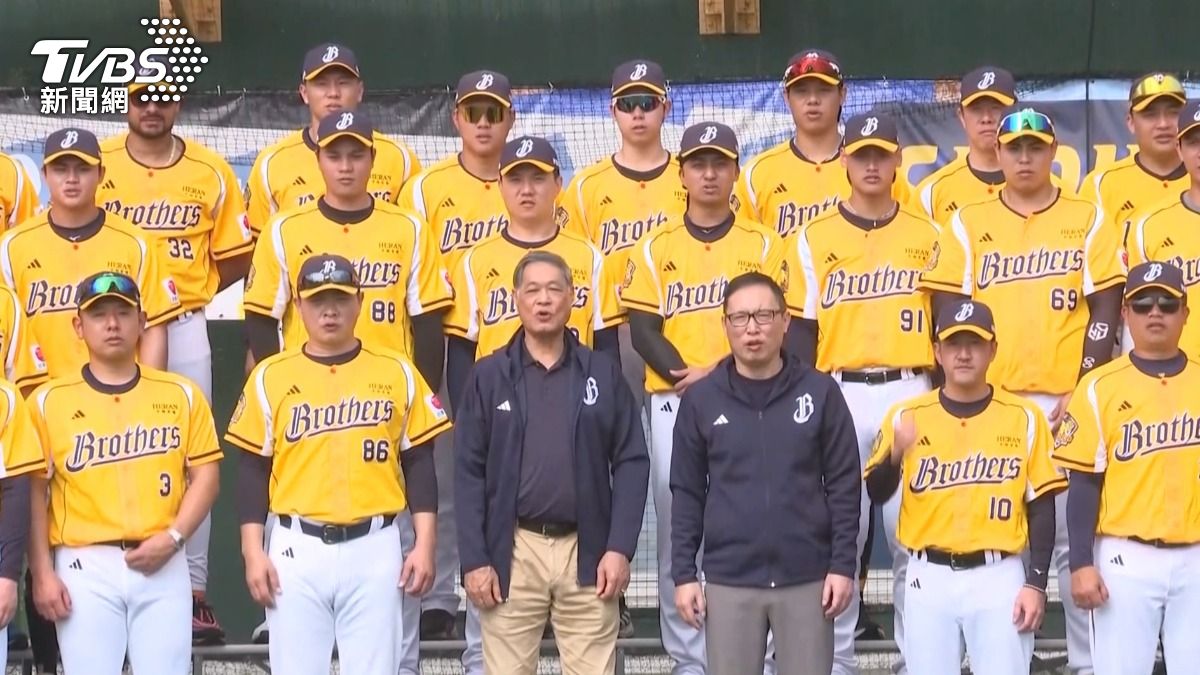 中職中信兄弟在屏東園區舉辦開訓儀式,公布今年教練團陣容,同樣由日本籍平野惠一總教練率領黃衫軍,也找來前日職好手明藤駿太和西田明央等人。(圖/TVBS)