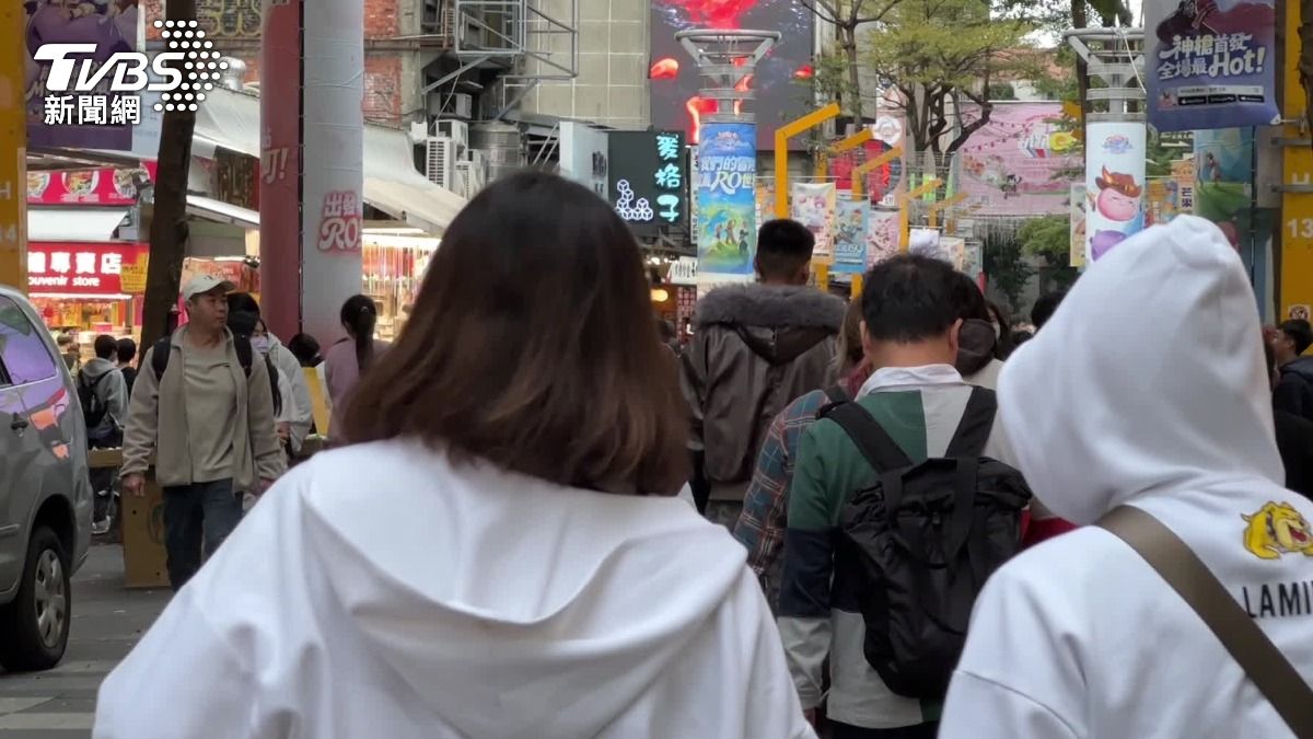 西門町遊客眾多,西門所偷竊報案統計,平均每年會有300多件。(圖/TVBS)