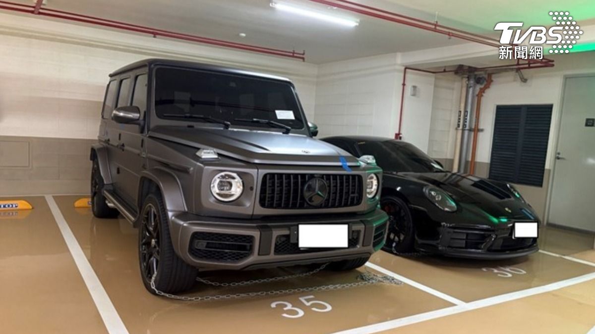 被查扣豪車Mercedes-Benz AMG G63及 PORSCHE 911 CARRERA GTS。（圖／調查局提供）