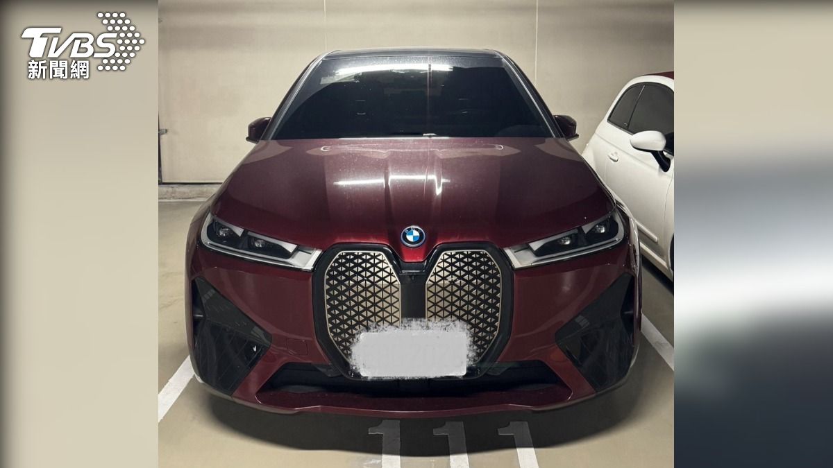 查扣豪車BMW IX40。（圖／調查局提供）
