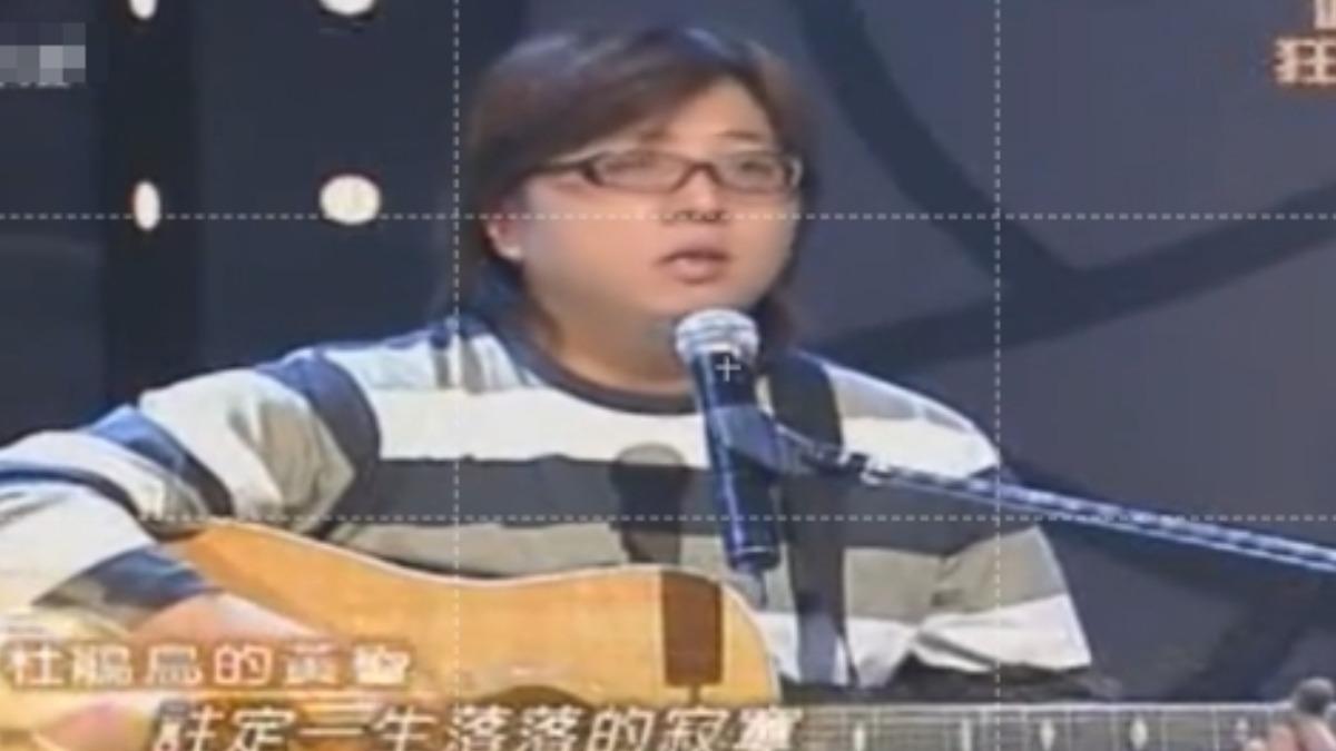 小胖老師出道曲《杜鵑鳥的黃昏》爆紅，音樂夢32年止步。（圖／畫面取自公視電視台）