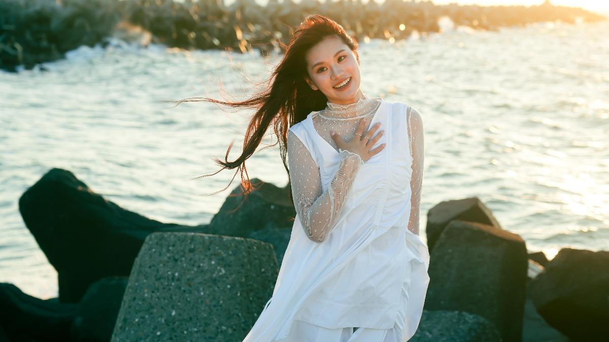高雄「啦啦隊女神」滿25歲!返西子灣看夕陽有感觸 心聲曝光