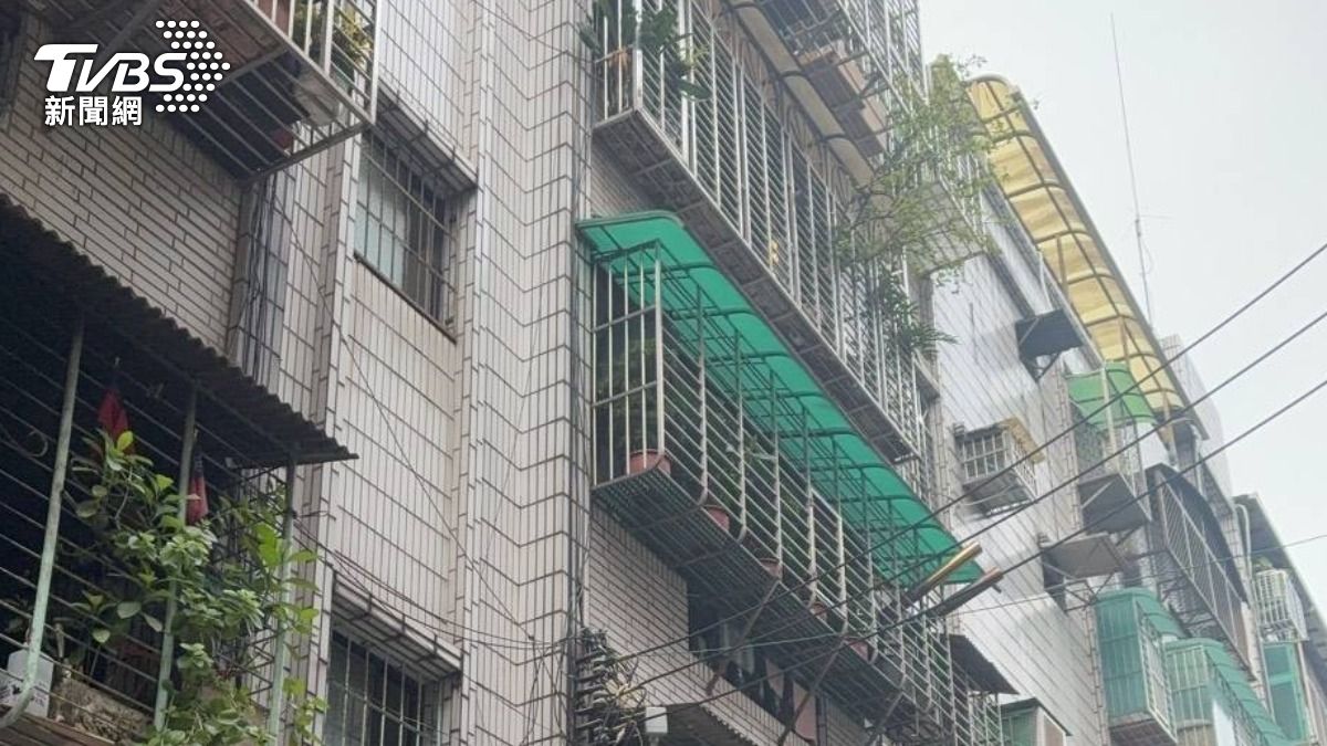 土城中毒1死7傷/陽台裝「室外熱水器」 大量衣、雜物阻通風