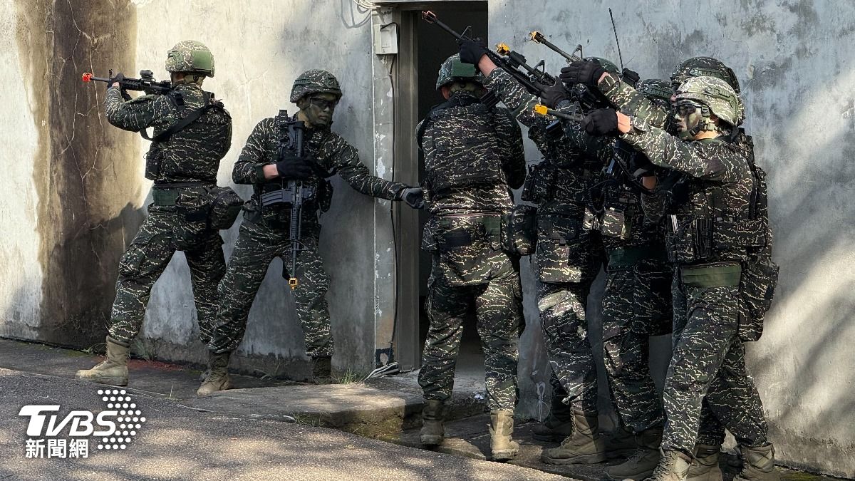 海軍陸戰隊的角色和任務，近年逐漸被調整，也成為衛戍作戰的重要兵力。因此城鎮作戰訓練，比重隨之增加。(圖／TVBS)