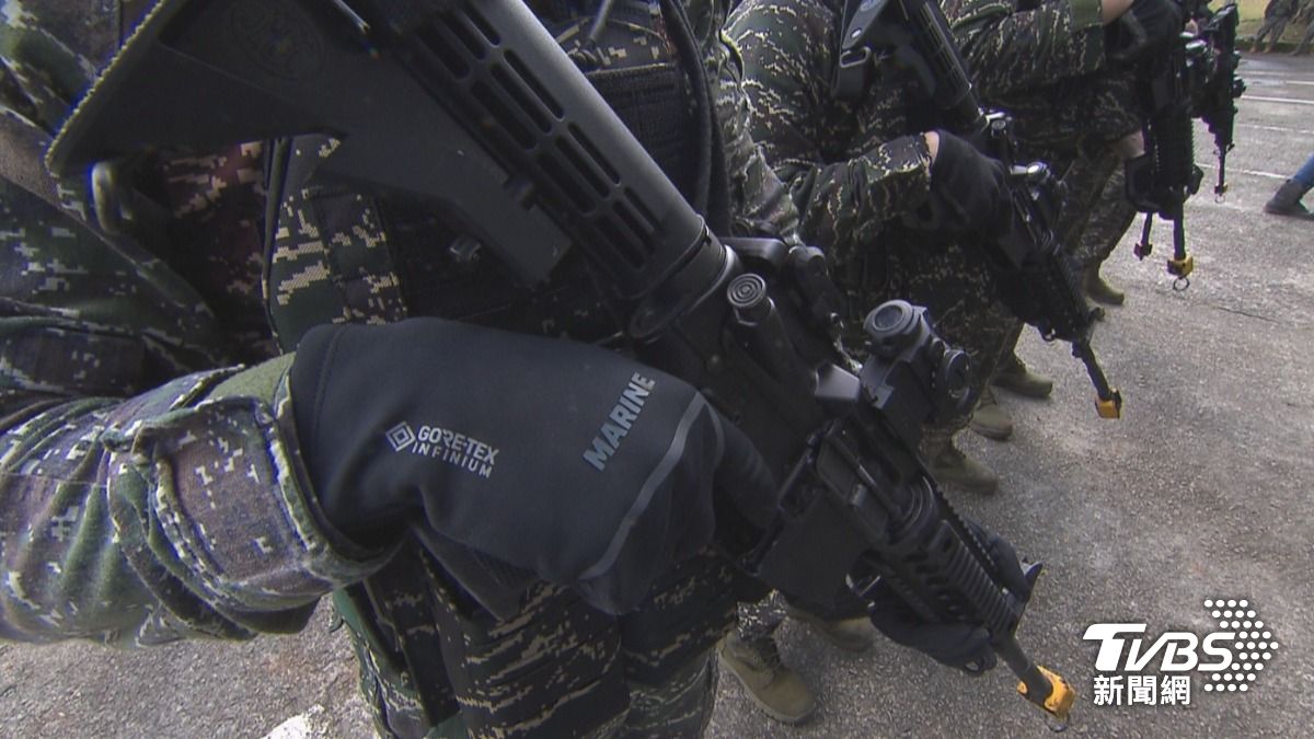 我國海軍陸戰隊，已全面換發M4A1步槍，做為單兵制式武器。(圖／TVBS)