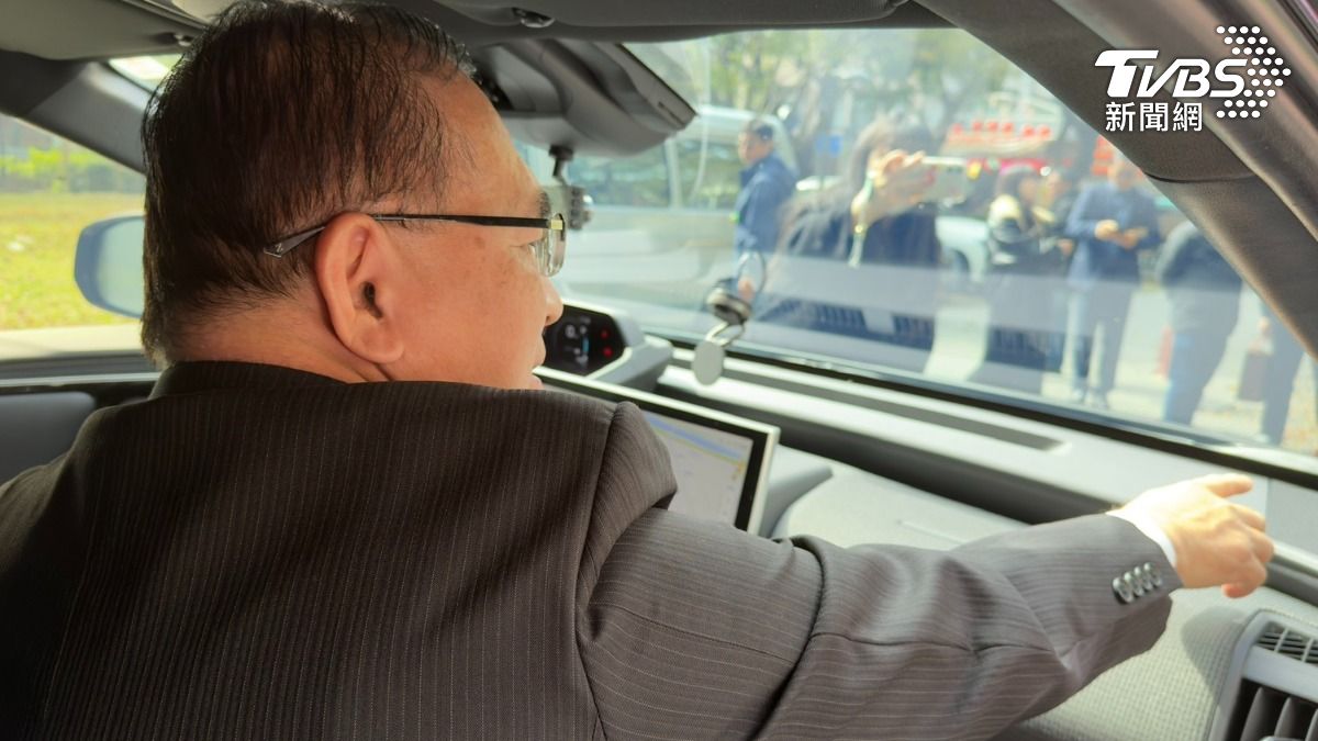 2026交通新制!汽車隔熱紙規定228上路 合格標識規範快看