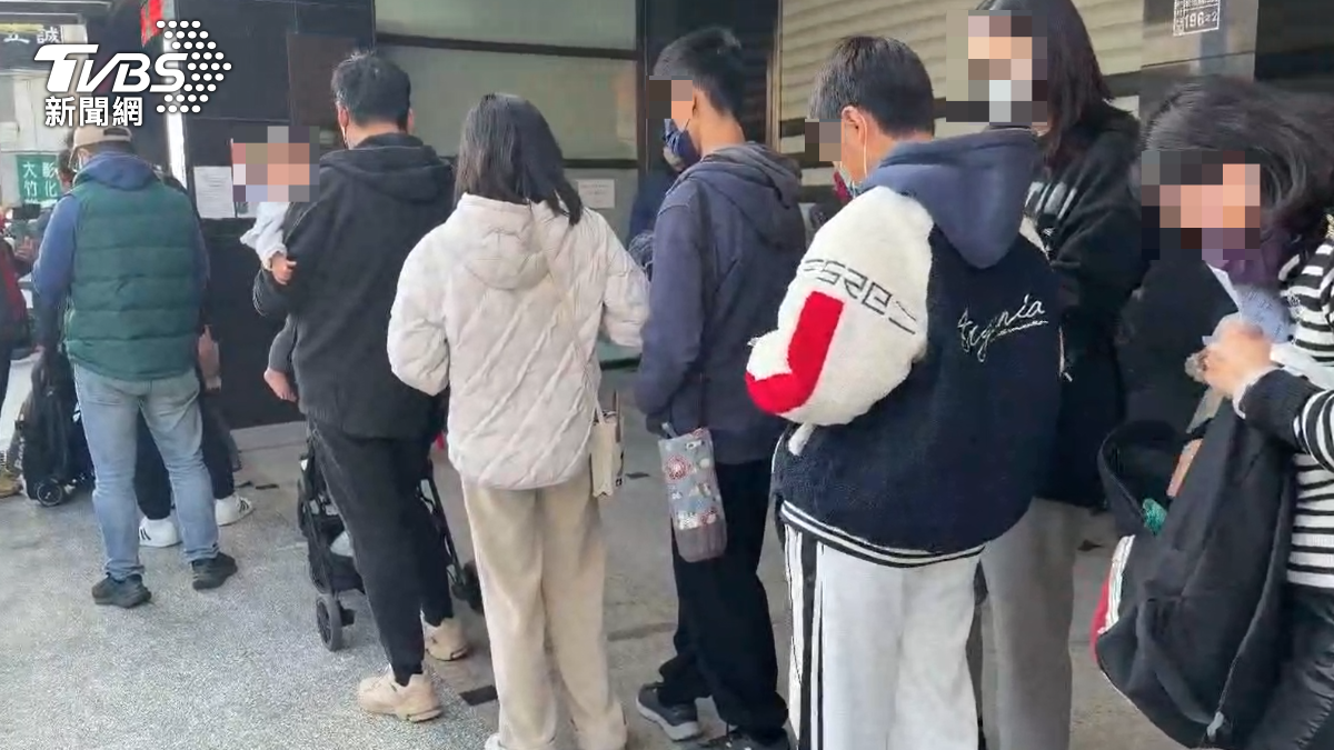 有民眾指出有代排掛號的現象。（圖，非當事人／TVBS）