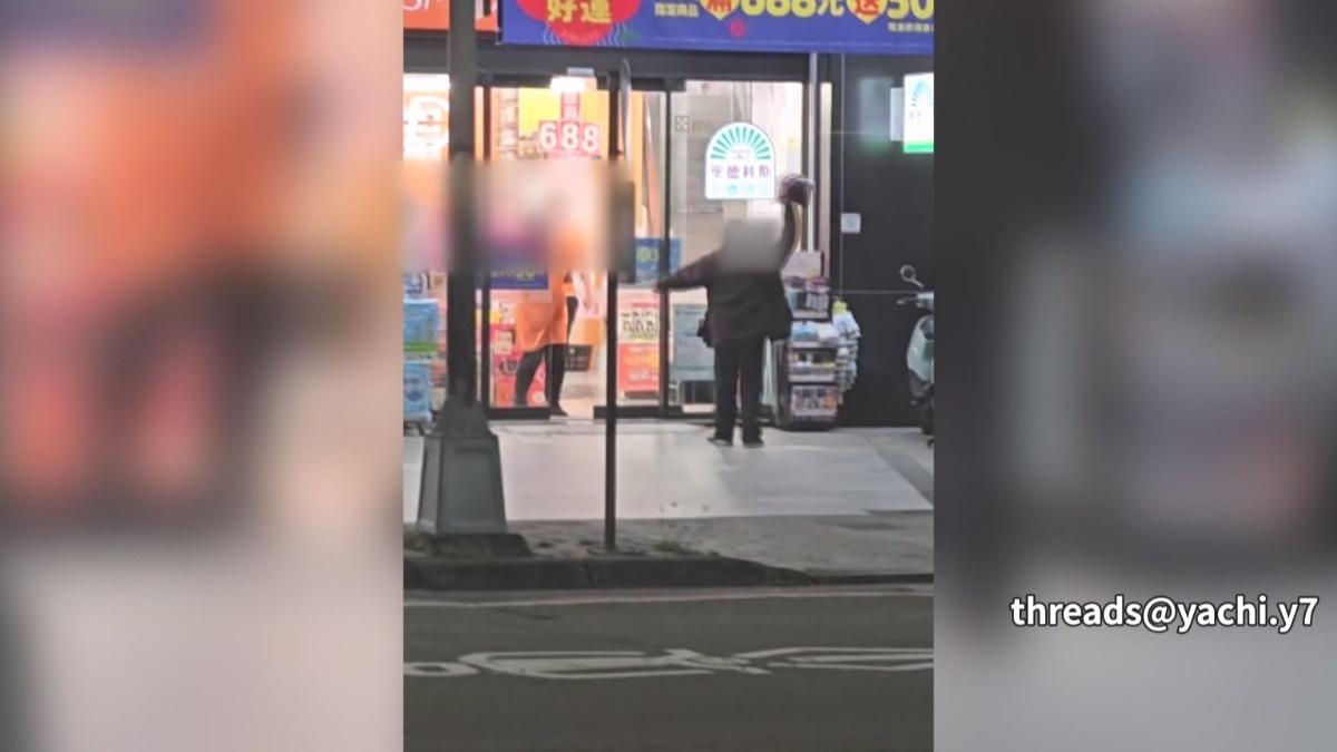 超商揚言開槍　男再衝藥妝店砸爛貨架。(圖／Threads @yachi.y7)