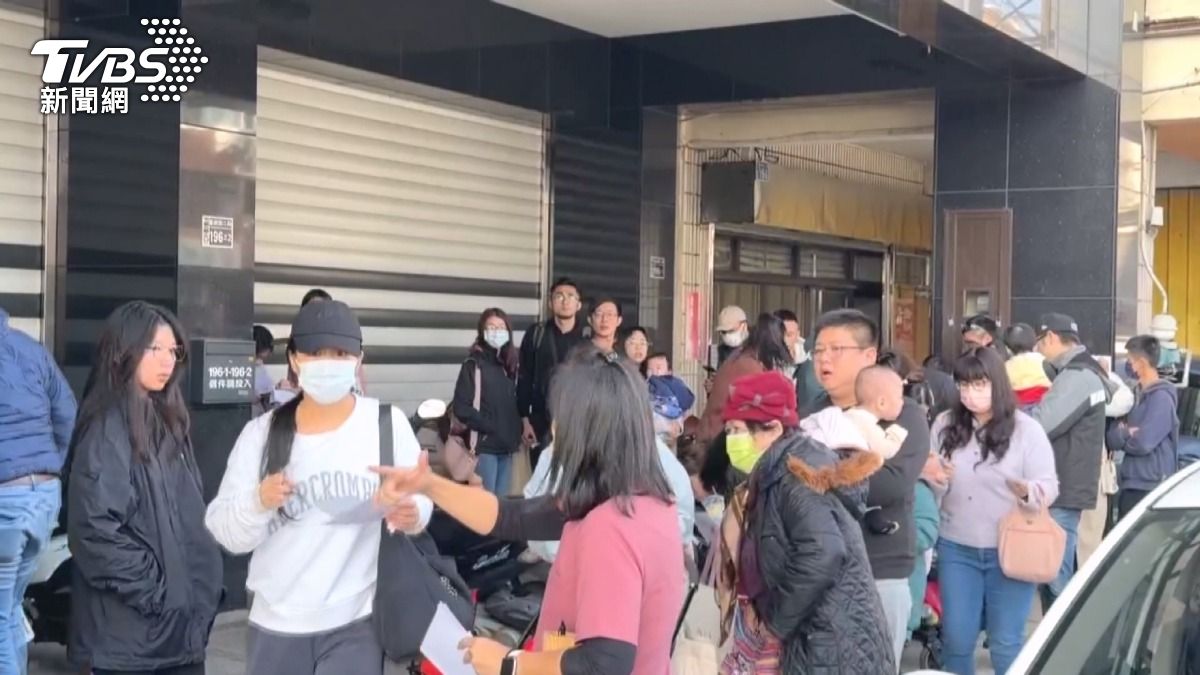 皮膚科名醫太搶手!彰化診所「代排掛號」喊價1500元 衛生局要查。(圖/TVBS)