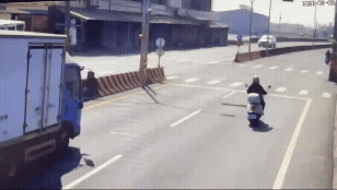 監視器拍下驚悚瞬間。(圖/TVBS)