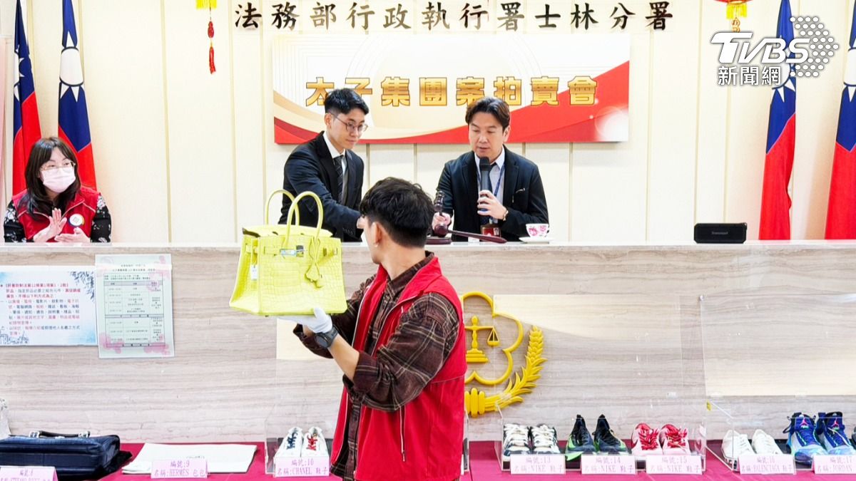 太子集團精品拍賣!神秘男砸84萬買走愛馬仕「鱷魚皮鉑金包」