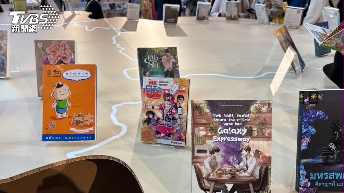 泰國館展出泰文書籍、漫畫等。（圖／萬紹安攝）