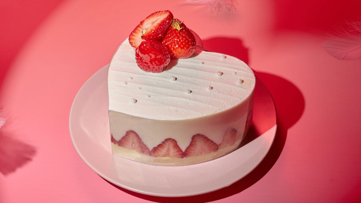 Moment café & bakery則自1月30日起推出「莓好心動」草莓蛋糕。(圖/業者提供)