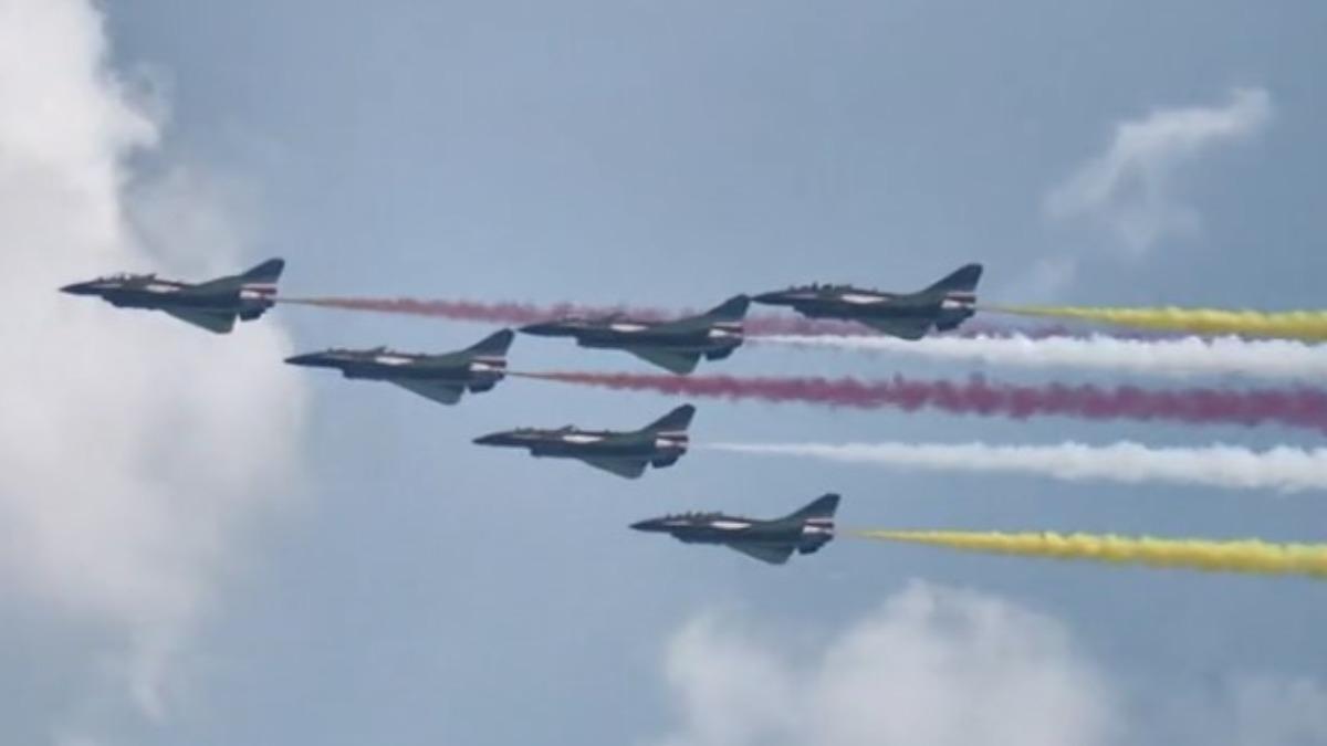 解放軍空軍表演隊睽違6年再度參加新加坡航展。(圖/央視)