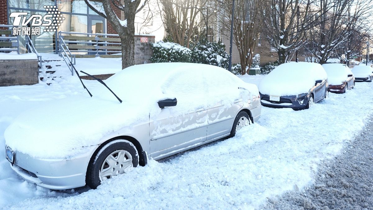 日本降下暴雪,緊急派出陸上自衛隊前往青森縣協助除雪。(示意圖,與本文無關/達志影像美聯社)