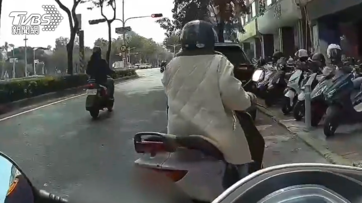 高雄婦人騎車出門尋女,卻因此迷路。(圖/TVBS)