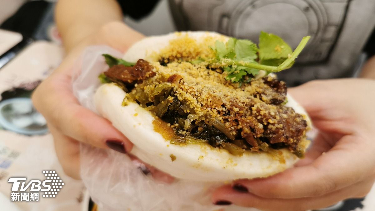 尾牙日必吃刈包!正確讀音曝光 菜販揭「虎咬豬」背後寓意