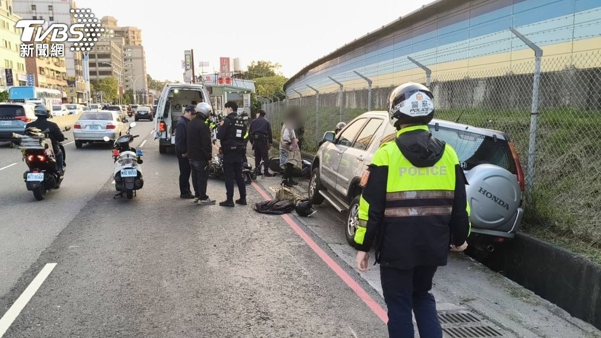 快訊/淡水汽機車碰撞!男騎士噴飛「摔落水溝」一度斷氣