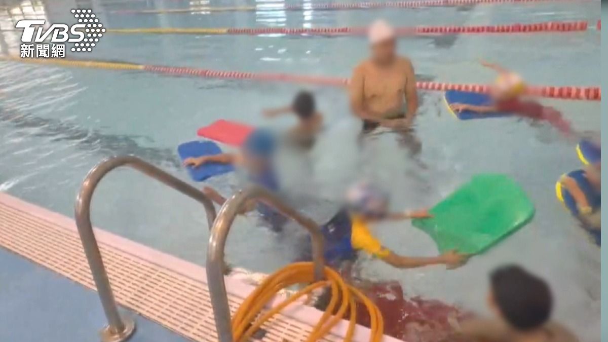 小學社團12月泳池僅25度？校方：泳池加熱泵故障(圖／家長提供)