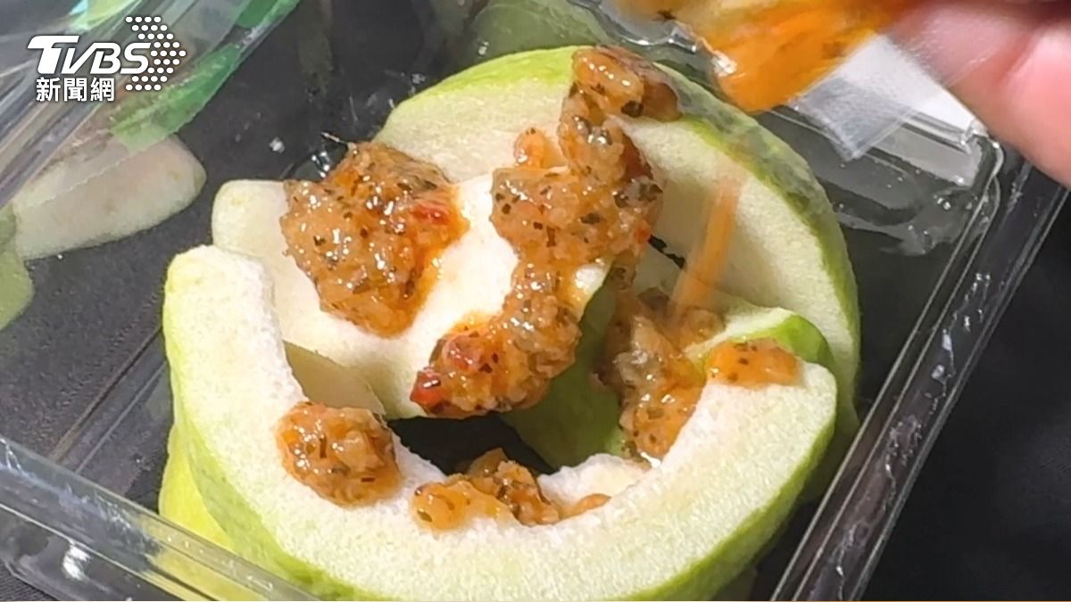 麻辣鍋變飲料!椒麻奶茶掀嘗鮮潮。(圖/TVBS)