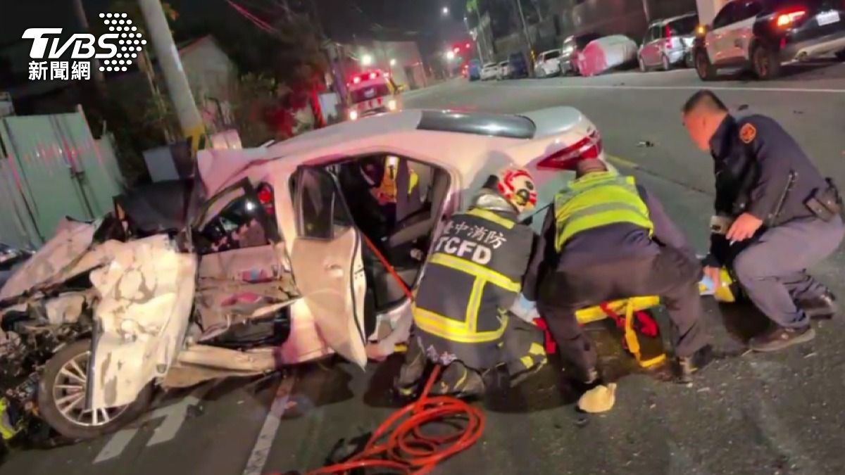 警消到場救人。(圖/TVBS)