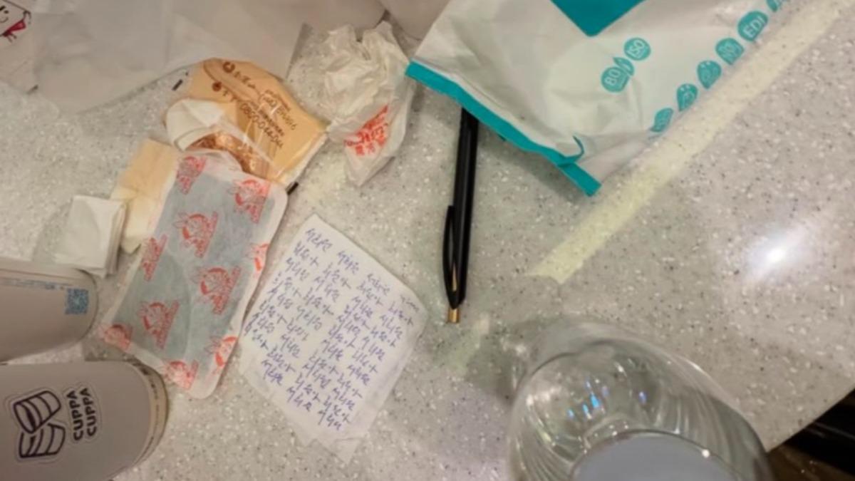 具俊曄在紙上寫滿熙媛。(圖/翻攝自姜元來IG)