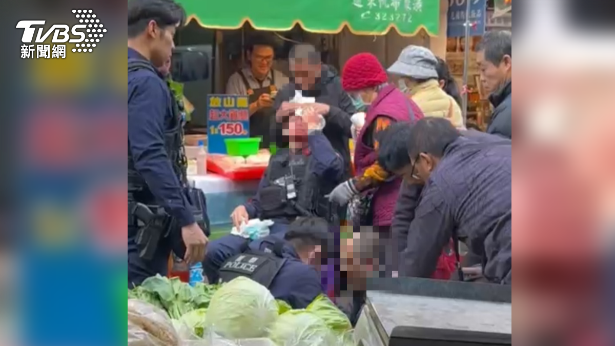 苗栗男疑借手機被拒!把警砍爆血「胸中彈」 路人嚇喊:別救