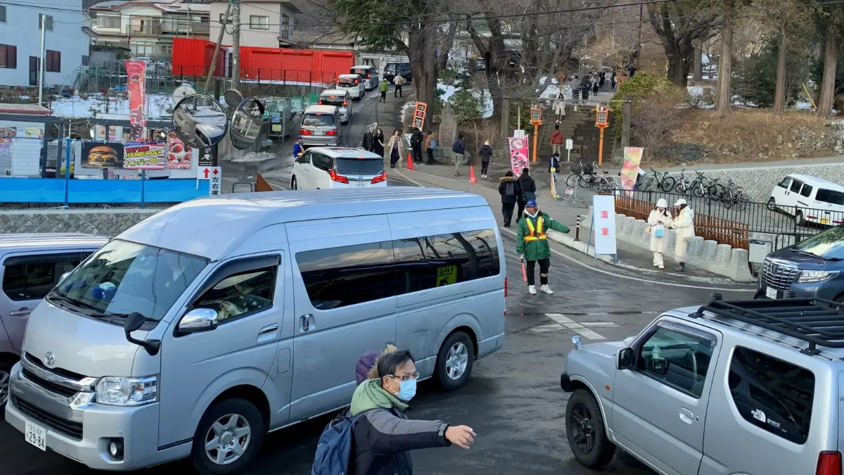 櫻花盛開期間，周邊道路陷入交通癱瘓。(圖／翻攝prtimes.jp）