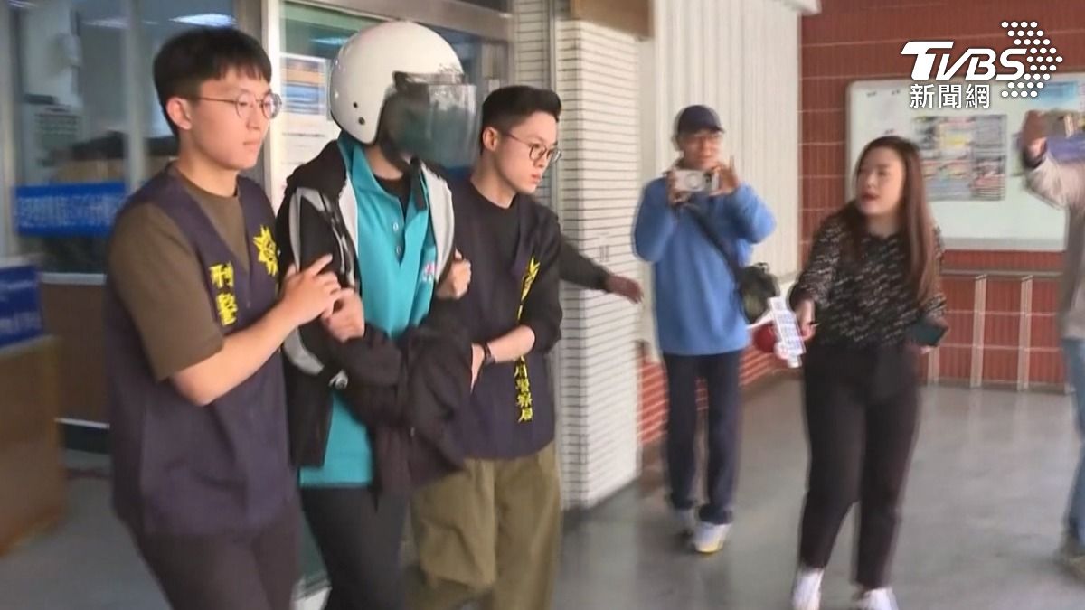 29歲陳男有毒品前科,疑因和女友「分手」崩潰,持足療刀隨機砍人。(圖/TVBS)