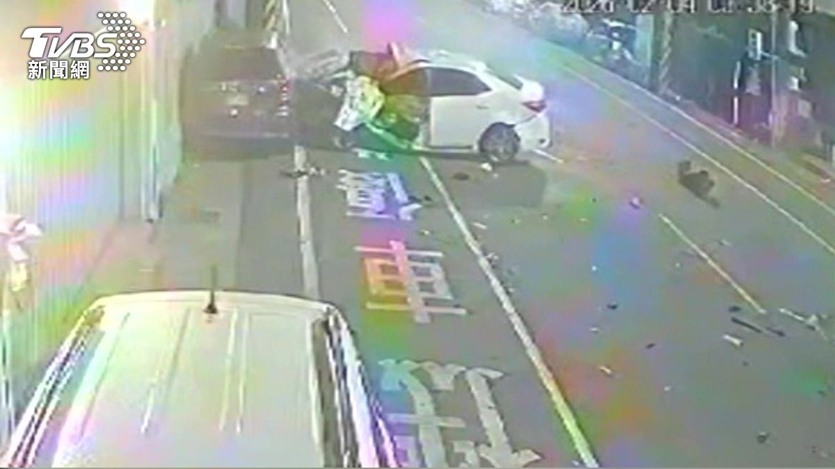 凌晨接室友回家！24歲男「車速過快」連撞　顱內出血急開刀。(圖／TVBS)