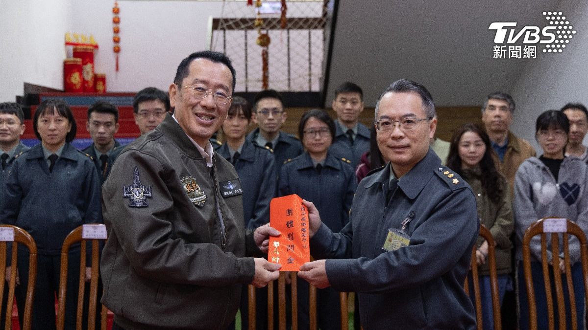 顧立雄春節前視導部隊 退伍軍人見「這3字」傻眼